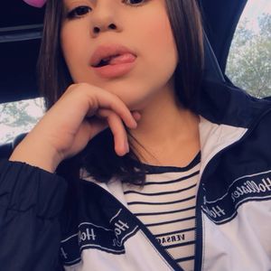 Meet your Posher, Yesenia
